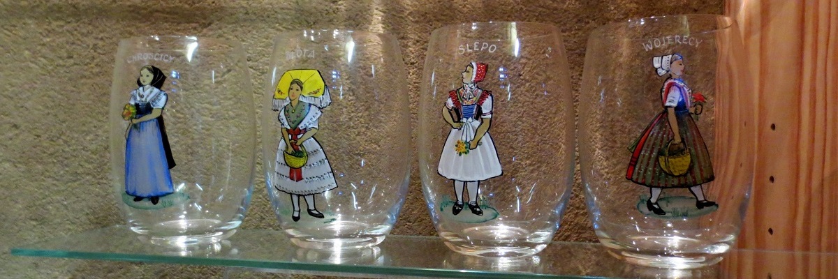 sorbische Trachten auf Glas